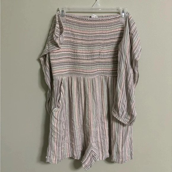 American Eagle Striped Smocked Romper Square Neckline Large Tall Off/On Shoulder - Picture 1 of 9